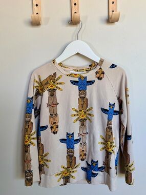 Mini Rodini Totem Print Long Sleeve Tee – Beige w/ Blue & Yellow